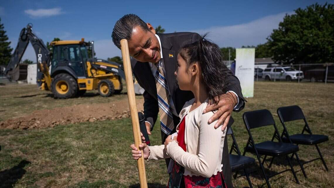 Inicia construcción de 2 escuelas al sur de Sacramento. Finalizará en otoño de 2025