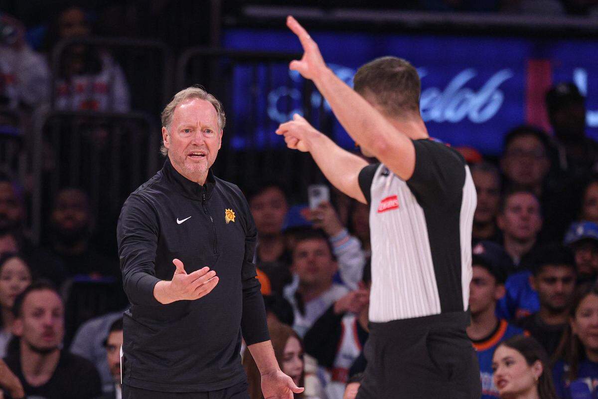 Phoenix Suns head coach Mike Budenholzer reacts during against the New York Knicks on April 6 at Madison Square Garden in New York.