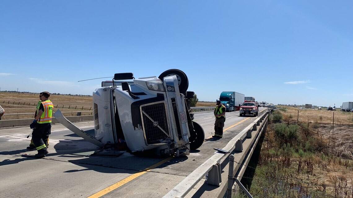 Interstate 5 northbound lanes reopen after big rig overturn ...
