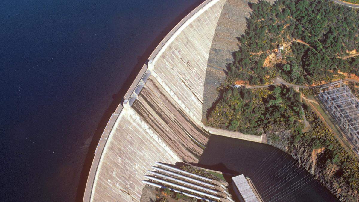 Shasta Dam across the Sacramento River was completed in 1945. The dam serves long-term water storage and flood control in its reservoir, Shasta Lake, and also generates hydroelectric power. At 602 feet tall, it is the ninth-tallest dam in the United States and forms the largest reservoir in the state.