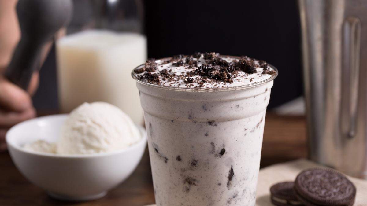 Wayback Burgers has opened its first location in Fresno, in the Marketplace at El Paseo shopping center. It serves burgers and milkshakes, like this one made with Oreos.
