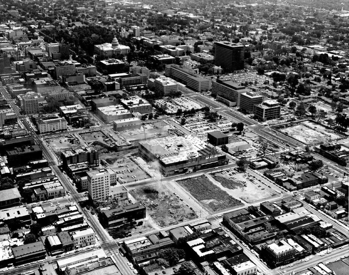 The downtown Sacramento Macy’s rises amid empty lots in early 1963. The $13 million project, which occupied one of the 15 blocks cleared for the Capitol Mall Project redevelopment area, was the product of 10 years of negotiation. “The idea behind the slum clearance program was to apply surgery to central city disease that could not be cured by first aid treatment,” according to a Bee story before the new store’s opening.