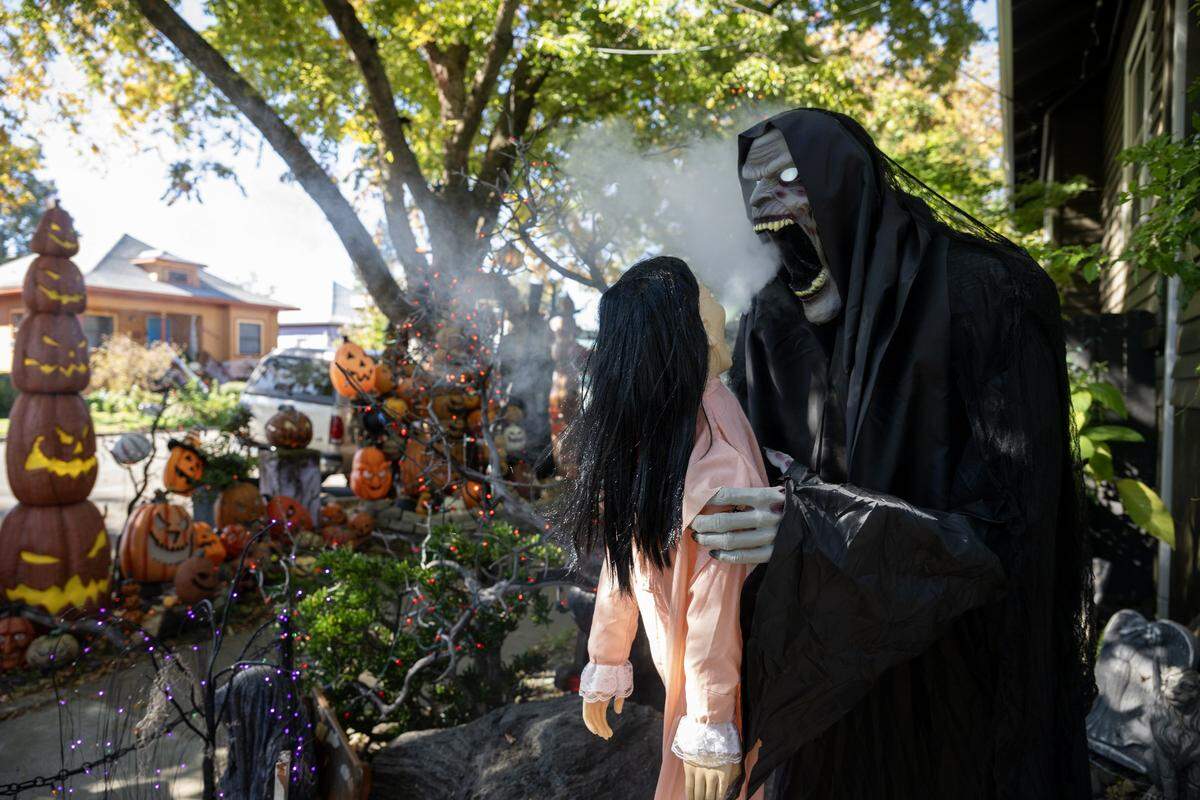 The “Soul Sucker” animatronic Halloween decoration blows illuminated fog from the victim doll's mouth into the face of a dementor-like wraith at the Sacramento home of Danell Eshnaur and Aimee Phelps. 