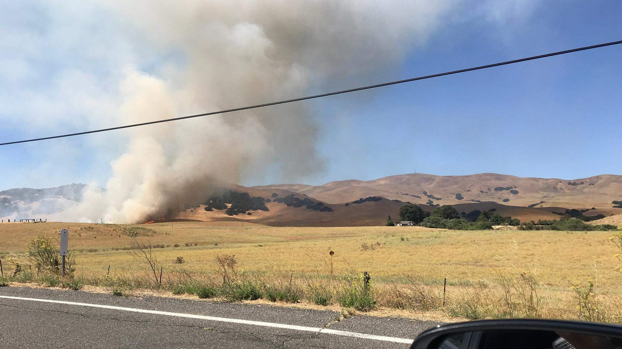 Wildfire burning near I-680 in Solano County, south of Cordelia |  Sacramento Bee