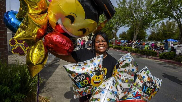 Coronavirus took a Sacramento high school’s spring. How teachers honored the seniors
