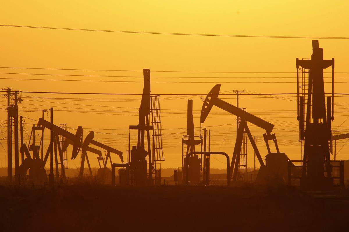 An oil field operates near Bakersfield in 2014. California Resources Corp. broke ground Thursday, Oct. 17, 2025, on what is set to be the state’s first commercial carbon capture and storage project at the nearby Elk Hills oil field, even as environmental groups challenge Kern County’s approval in court.