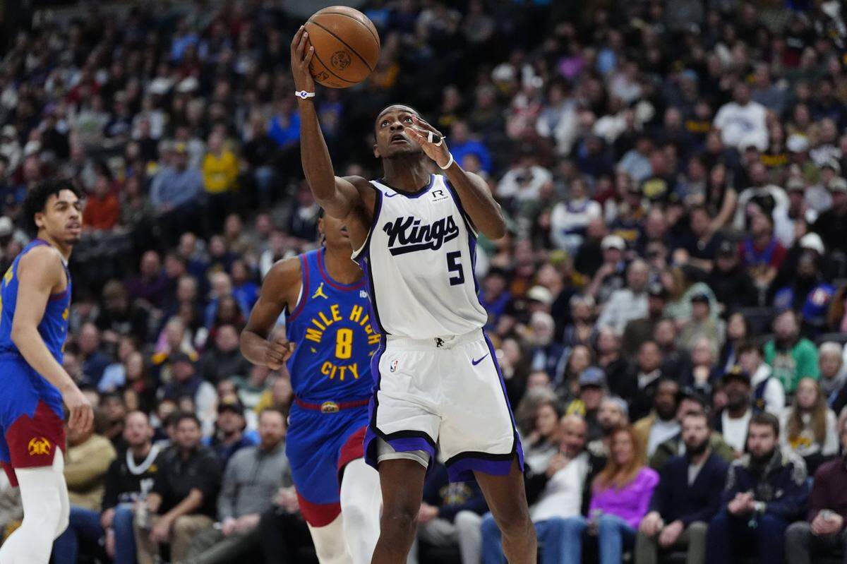 Jan 23, 2025; Denver, Colorado, USA; Sacramento Kings guard De'Aaron Fox (5) shoots the ball in the second half against the Denver Nuggets at Ball Arena. Mandatory Credit: Ron Chenoy-Imagn Images