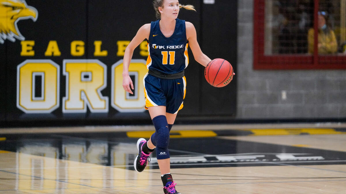 Oak Ridge senior guard Teagan Brown scored a game-high 21 points in a 53-30 win over No. 3 Del Oro.