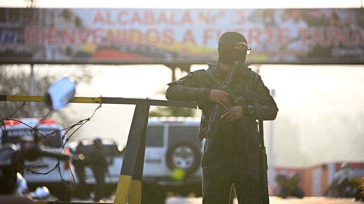 A member the National Guard stands guard at an entrance to Fuerte Tiuna, Venezuela's largest military complex, in Caracas on January 3, 2026, after US forces captured Venezuelan leader Nicolas Maduro. 