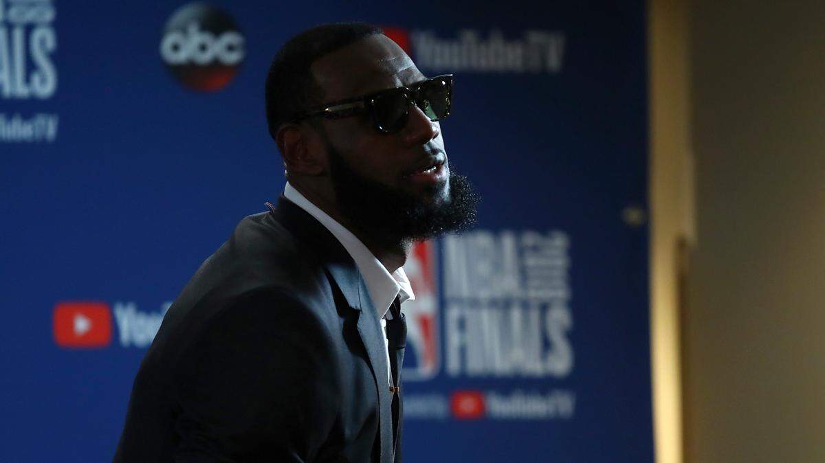 Cavaliers forward LeBron James is again causing a social media reaction with his pregame wardrobe Sunday. Cleveland faces the Golden State Warriors in Game 2 of the NBA Finals at Oracle Arena in Oakland.