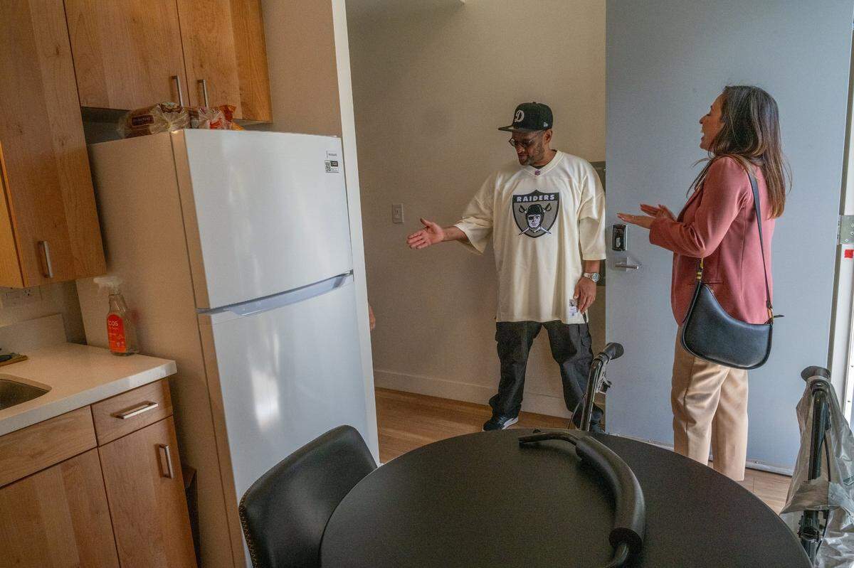 Dewayne McDaniel, 52, greets Sacramento City Councilmember Karina Talamantes as he gives tours of his apartment at Northview Pointe’s grand opening celebration on Wednesday in North Sacramento. 