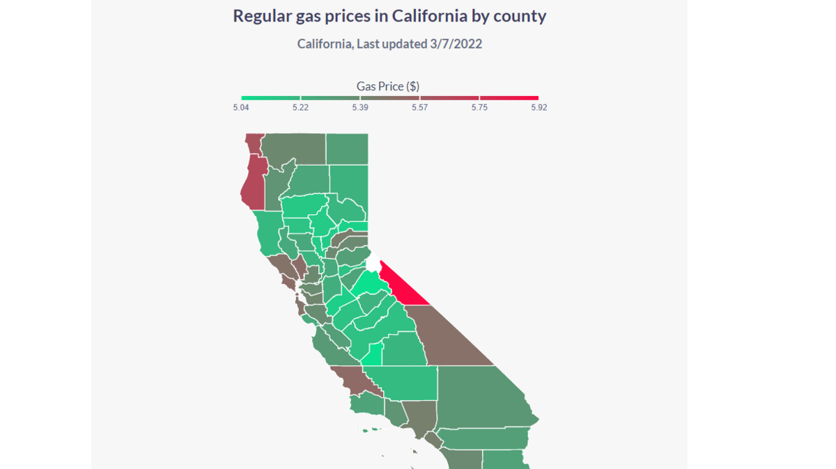 El precio promedio del galón de gasolina regular en California se disparó más de 50 centavos en una semana, superando los $5 por galón, según la American Automobile Association.