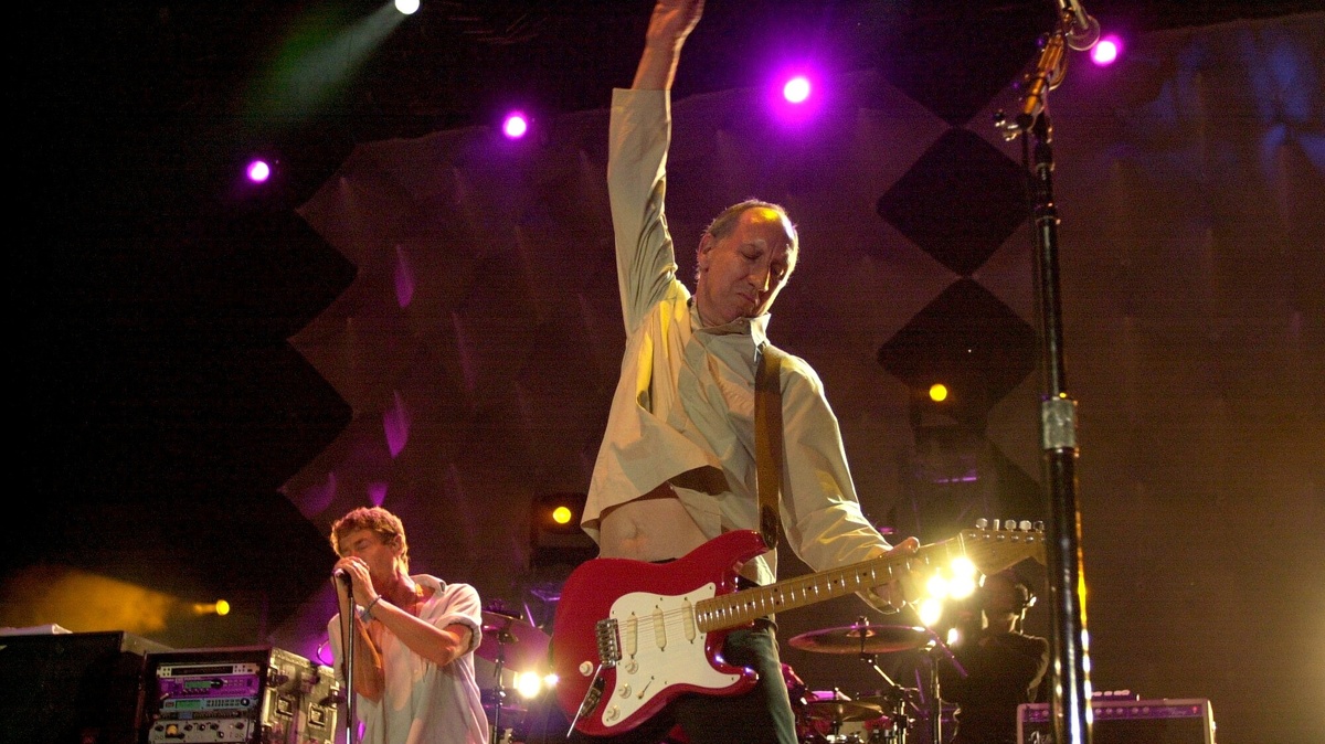 The Who’s guitarist Pete Townshend and singer Roger Daltry perform at the Sacramento Valley Amphitheater Tuesday night. The Sacramento Bee/ Anne Chadwick Williams 8/23/00