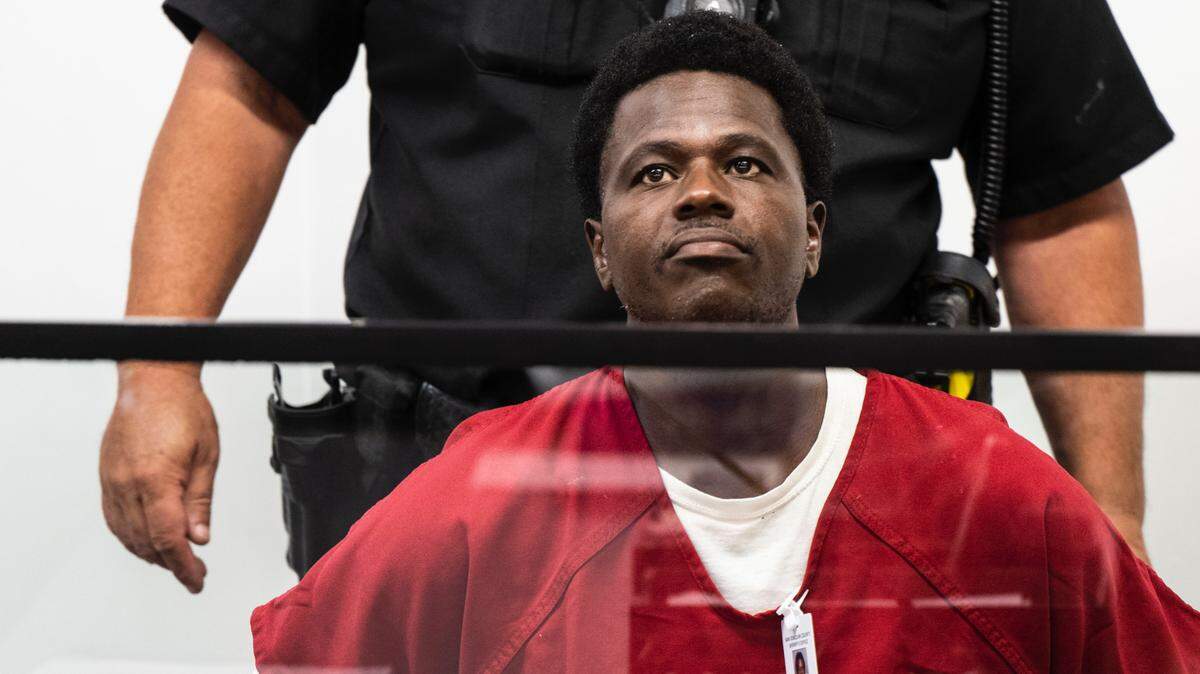 El sospechoso de asesinatos en serie Wesley Brownlee, de 43 años, comparece ante la Corte Superior de San Joaquín en Stockton el martes 18 de octubre de 2022.