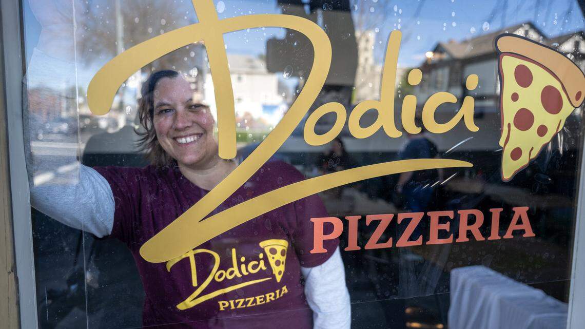 Move over, Neapolitan. Pizza shop brings unique rustic pizza from Italy’s ‘heel’