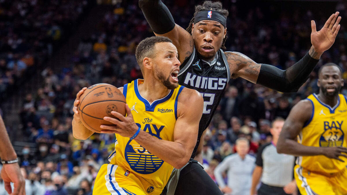 Golden State Warriors guard Stephen Curry (30) drives to the basket against the Sacramento Kings center Richaun Holmes (22) on Sunday, Oct. 24, 2021 during an NBA basketball game at Golden 1 Center in Sacramento.