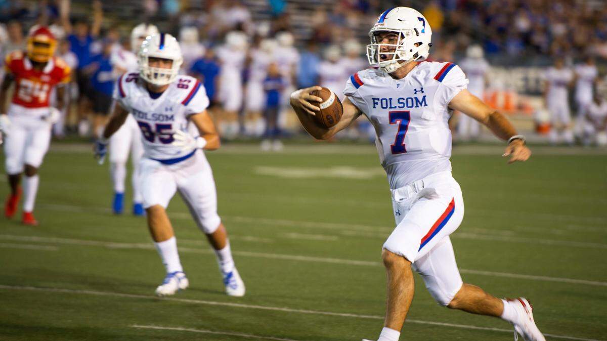 Folsom quarterback Jacob Reithmeier scores a touchdown in the first quarter of Friday night's game against Jesuit at Sacramento State. The Bulldogs rolled over Jesuit 52-12.