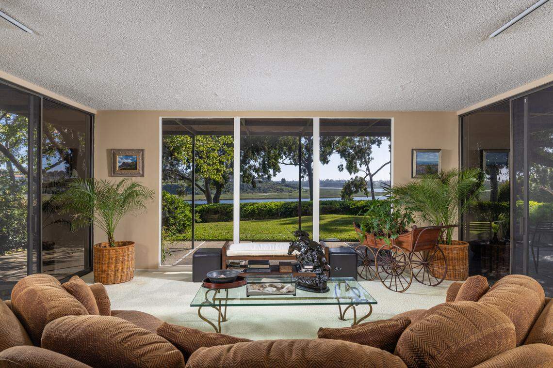 The estate spans 6,895 square feet.