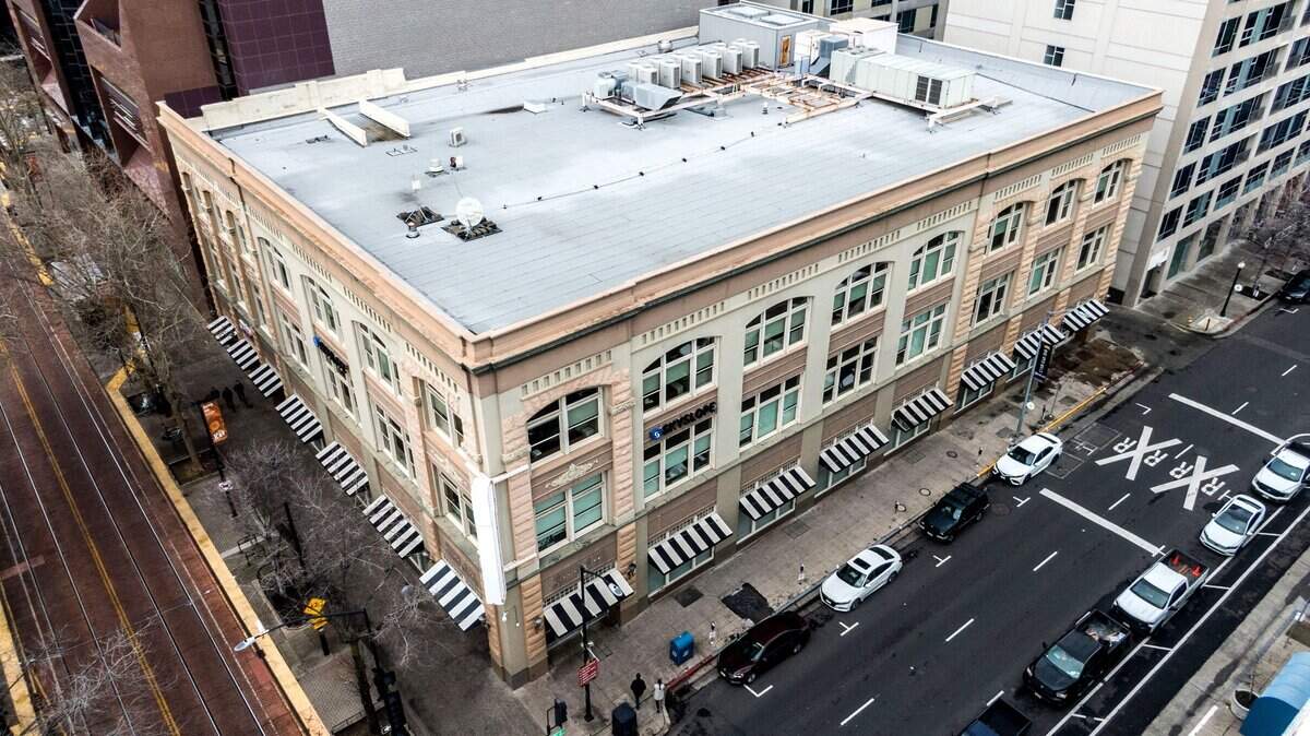 El edificio Hale en 827 K Street, en el centro de Sacramento, fue comprado por la ciudad por $18.5 millones al urbanizador Paul Petrovich como parte del acuerdo de conciliacuión de una demanda de 2016.