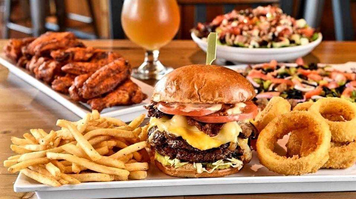 Rock-N-Fire Pizza Burgers and Wings has closed, the owner announced in a note posted to the Folsom restaurant’s front door.