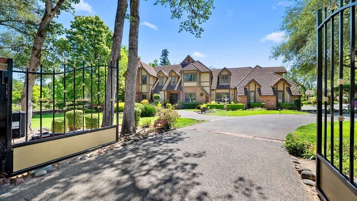 Private lake, pool, ‘epic’ outdoor parties define Granite Bay estate