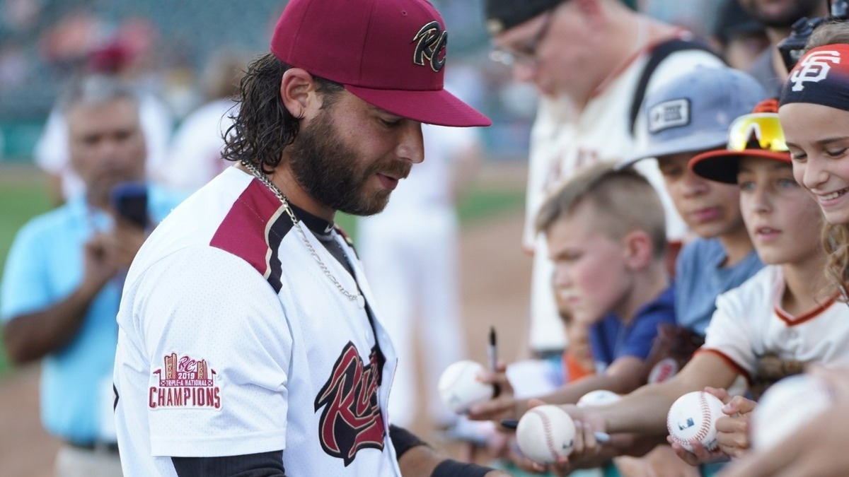 Sacramento’s Brandon Crawford signs autographs before a rehab assignment game on Tuesday, Aug. 2, 2022.