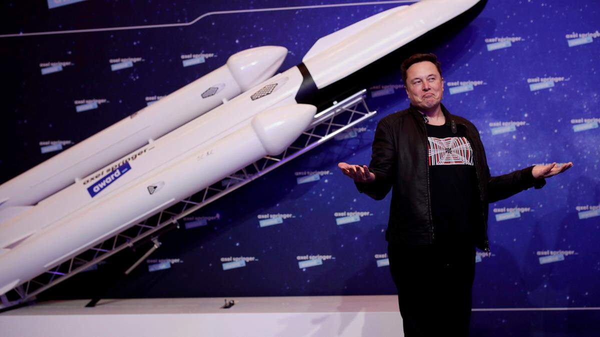 SpaceX owner and Tesla CEO Elon Musk arrives on the red carpet for the Axel Springer media award, in Berlin, Germany, Tuesday, Dec. 1, 2020.