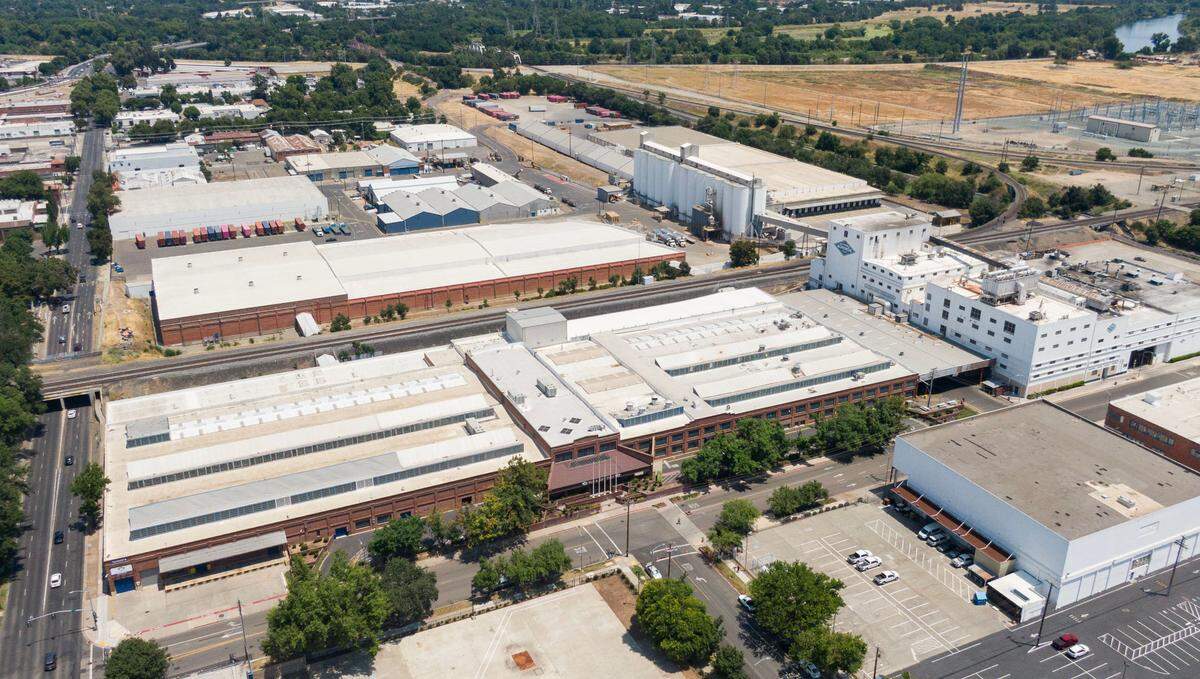Blue Diamond’s almond plant stands at 16th and C streets in Sacramento on Friday, the day the almond cooperative announced plans to wind down operations at the historic facility and transfer operations elsewhere in the Central Valley.
