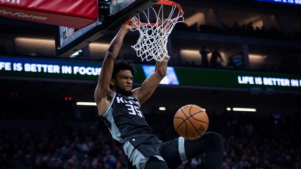 Sacramento Kings forward Marvin Bagley III (35) dunks the ball during the first half of a game between the Sacramento Kings and the Dallas Mavericks at the Golden 1 Center in downtown Sacramento on Wednesday, Jan. 15, 2020.