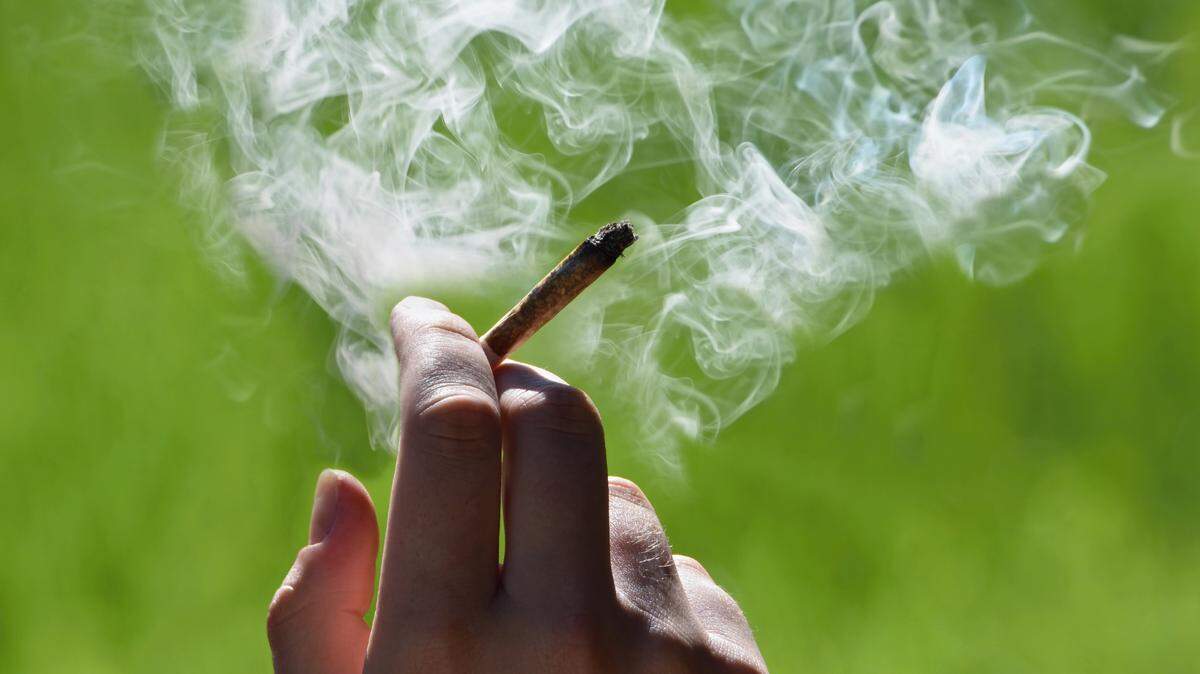 Can your Kentucky employer drug test and fire you if you use medical marijuana? Here’s what to know about the law that goes into effect in 2025.