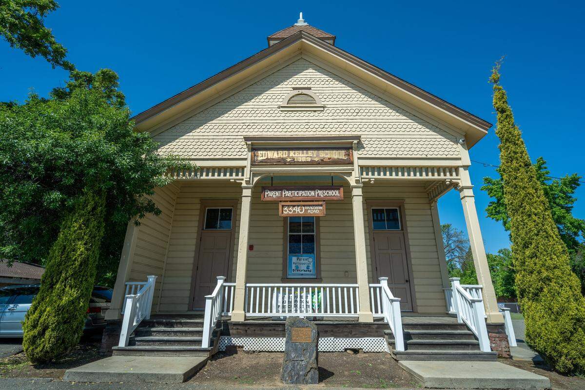 The Edward Kelley School, a former one-room schoolhouse that is now a parent participation preschool, stands on Bradshaw Road in Rosemont.