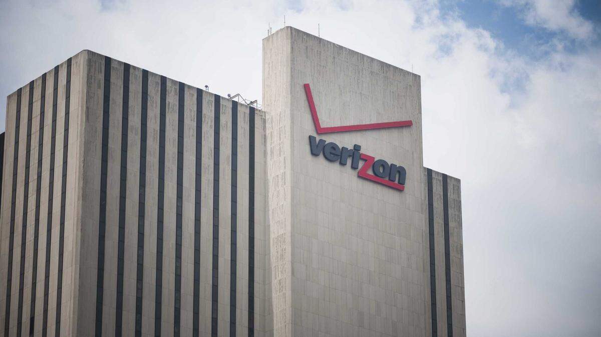 A Verizon building is seen in New York in 2015. A widespread Verizon outage Monday hit mobile phone customers across California and the U.S., switching many phones to SOS mode.