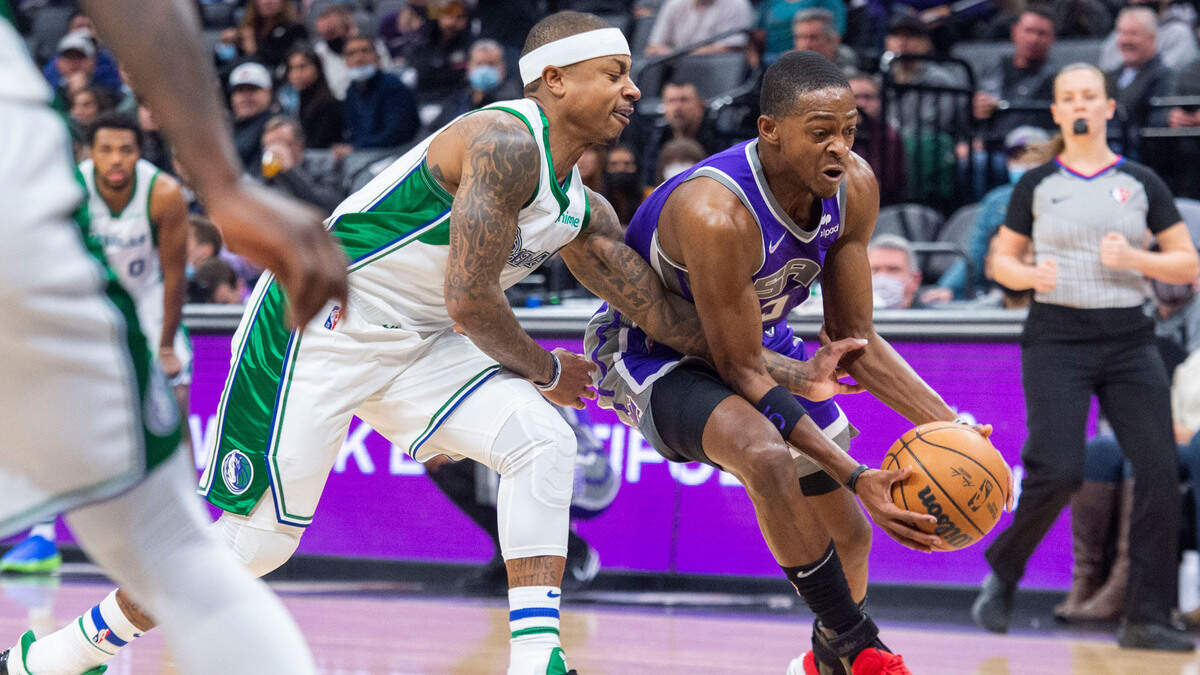 Sacramento Kings guard De’Aaron Fox (5) drives to the basket as he’s defended by he Dallas Mavericks guard Isaiah Thomas (2) on Wednesday, Dec. 29, 2021 during an NBA basketball game at Golden 1 Center in Sacramento.