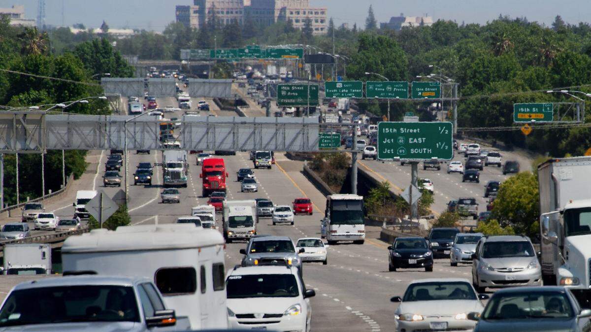 Drivers travel west on the W/X segment of the Capital City Freeway, which becomes Interstate 80 heading toward the Bay Area, in 2013.