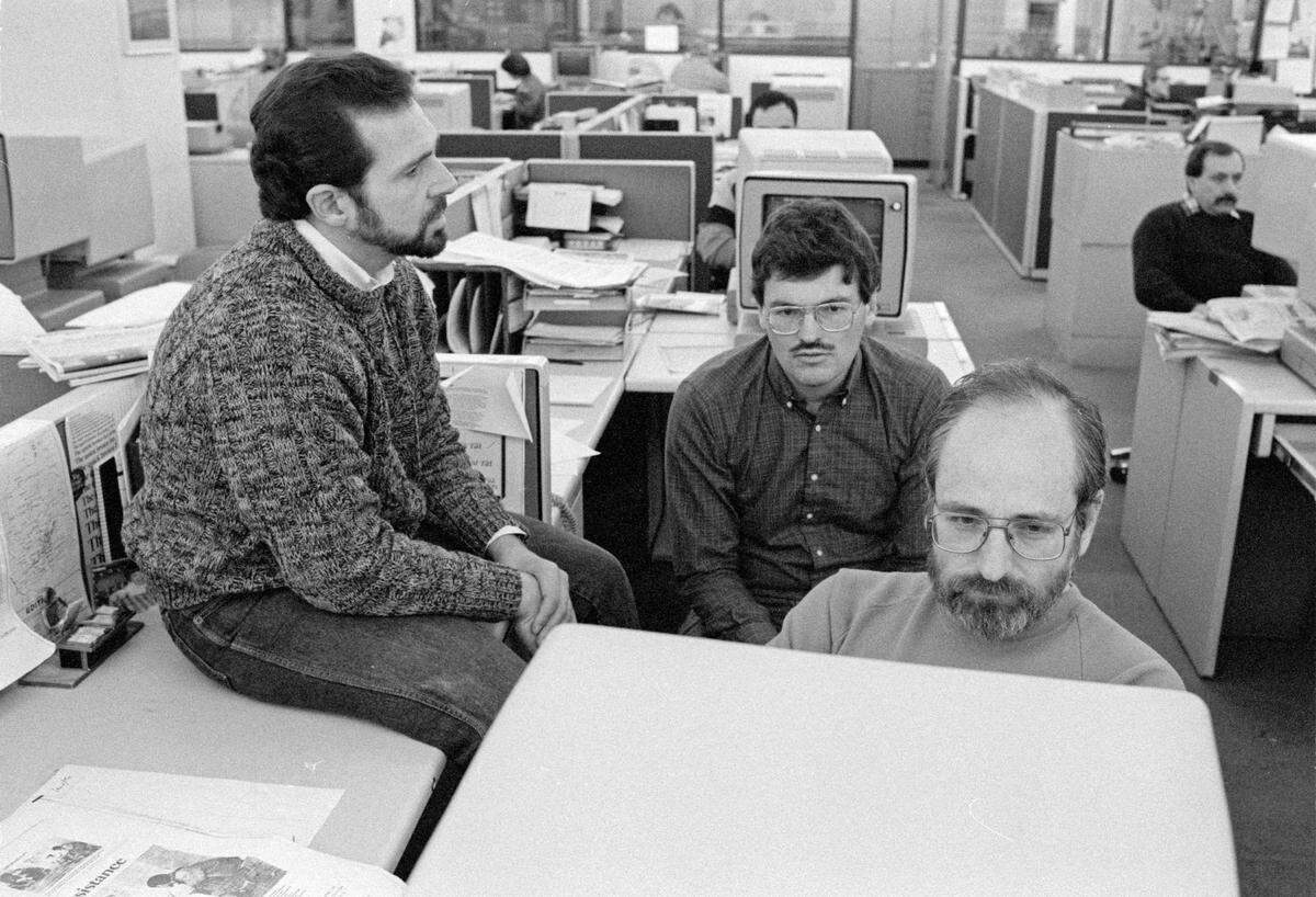 Mort Saltzman, The Bee’s executive news editor, sits at a computer terminal putting the final touches on a special project with Ed Canale, left, the assistant managing editor for features and graphics, and Bob Casey, special projects coordinator and design editor, in 1989. Saltzman, a witty and tough-minded editor and leader who had an instinct for breaking news, died Wednesday at the age of 82.