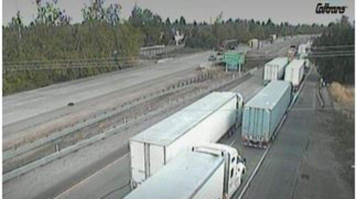 Fatal big rig crash closes all lanes of northbound I-5 in Flag City ...