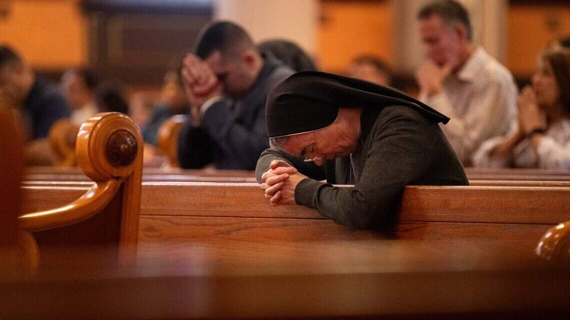 Católicos lamentan la muerte del Papa Francisco: “Es como si hubiéramos perdido a nuestro padre”