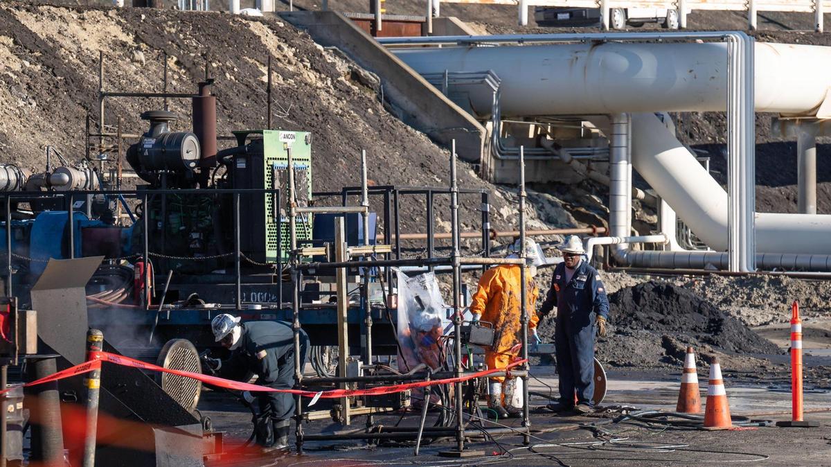 Employees at the Phillips 66 refinery in Rodeo conduct cleaning and maintenance at the Contra Costa facility — California’s oldest refinery — last month.