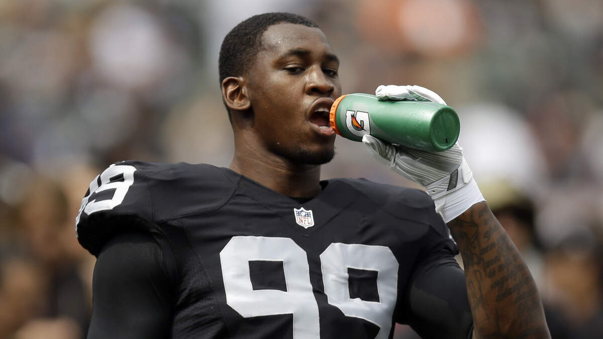 Former Raiders defensive end Aldon Smith accepted a plea deal from San Francisco prosecutors Monday, pleading no contest to violating a court order and false imprisonment, according to TMZ Sports.