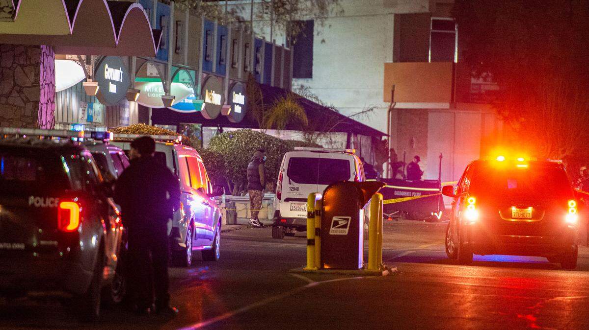 Sacramento Police investigate a shooting at South Hills Shopping Center in South Land Park on Sunday, Jan. 2, 2022.