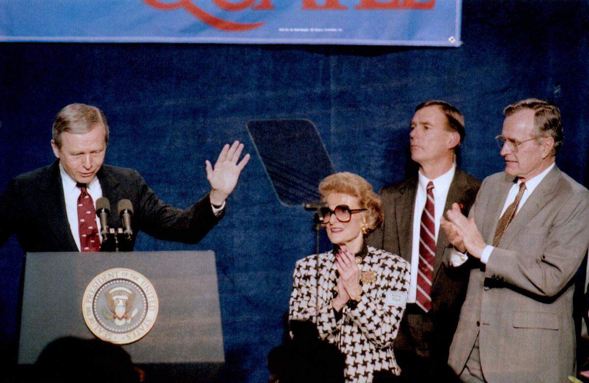 Gov. Pete Wilson introduces President Bust at a $1,000-a-plate luncheon Tuesday at the St. Francis Hotel in San Francisco. Between them is Katie Boys, one of the event’s organizers, and a Secret Service agent. Bush later traveled to Los Angeles for more fund raising.
