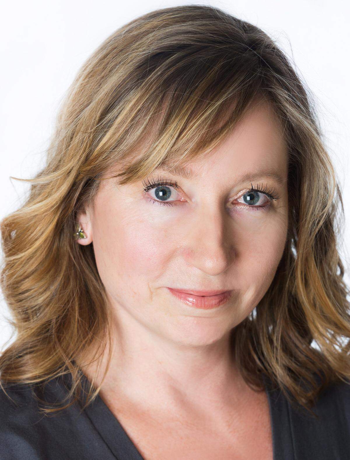 Lisa Owens Viani is the co-founder and Director of Raptors Are The Solution, a Project of Earth Island Institute. raptorsarethesolution@gmail.com