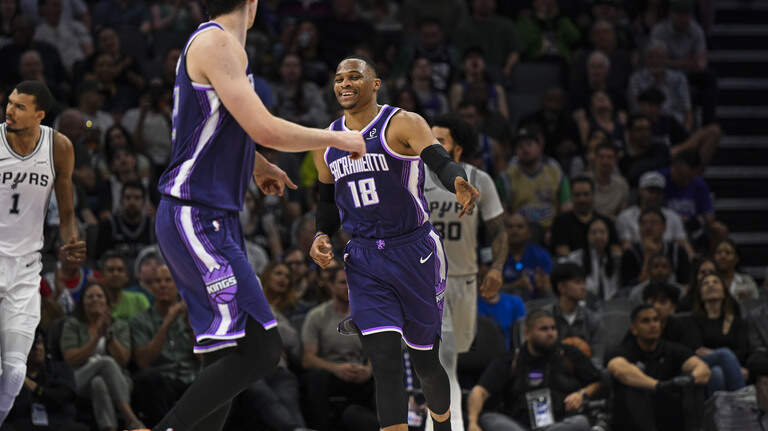 See a photo gallery of the Sacramento Kings game against the San Antonio Spurs