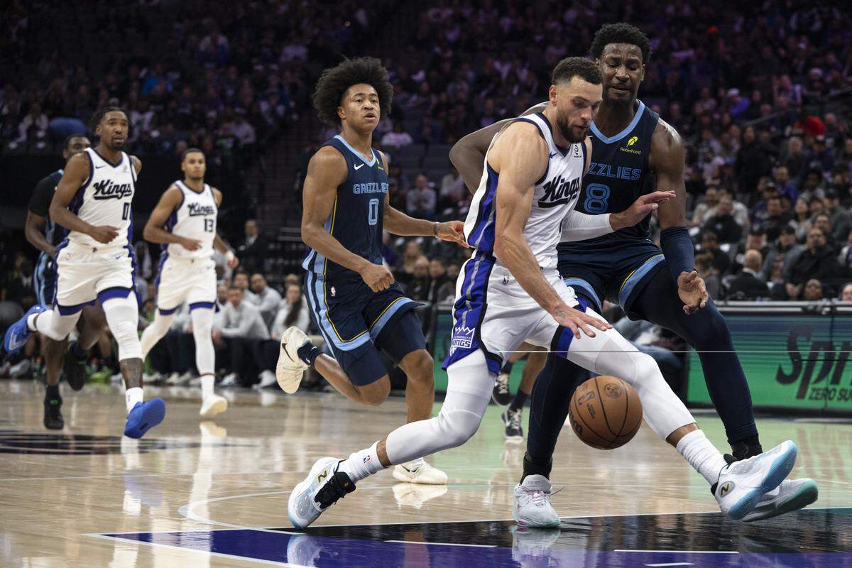Sacramento Kings guard Zach LaVine (8) defends the ball from Memphis Grizzlies forward Jaren Jackson Jr. (8) during a game at Golden 1 Center in Sacramento on Sunday, Nov. 30, 2025.