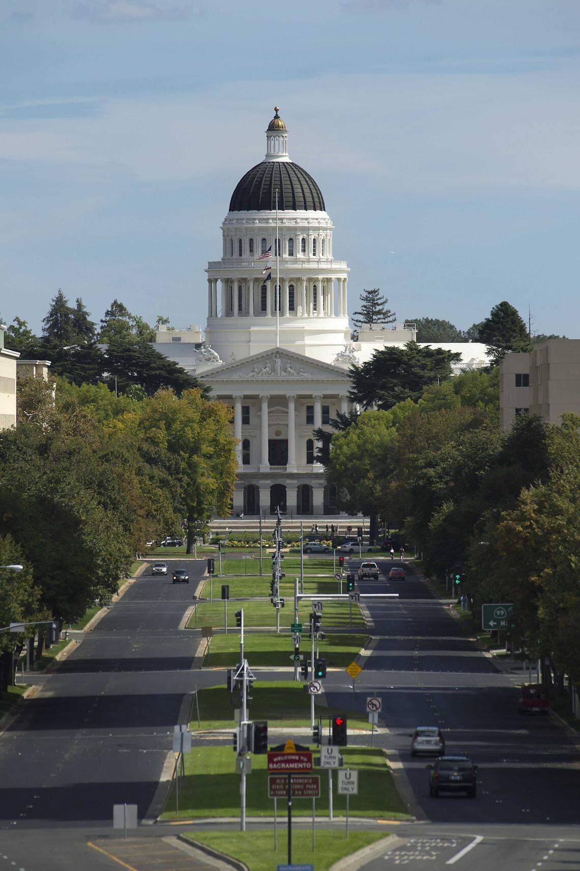 The Capitol Mall in 2013. Plans are in the works to transform the Capitol Mall, and a new state Senate resolution seeks to rename the street, circle and plaza at the head of the mall after longtime California politician Willie Brown.