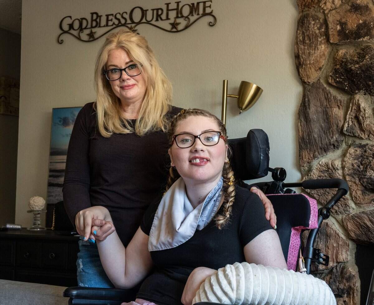 Kelly Carr, left, and her daughter Angel Renteria pose for a picture in their home in Galt earlier this month.