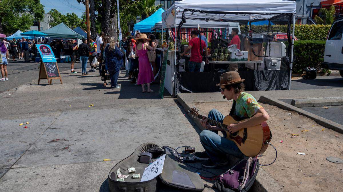 People shop at the Midtown Farmer’s Market on Saturday, April 30, 2022. It’s ​is a free and ​family-friendly year-round market that offers locally-grown fresh produce, prepared foods, artisian crafters and more. It’s open 8 a.m. to 1 p.m. on Saturdays on 20th Street between J and L streets and K Street between 19th and 21st streets.