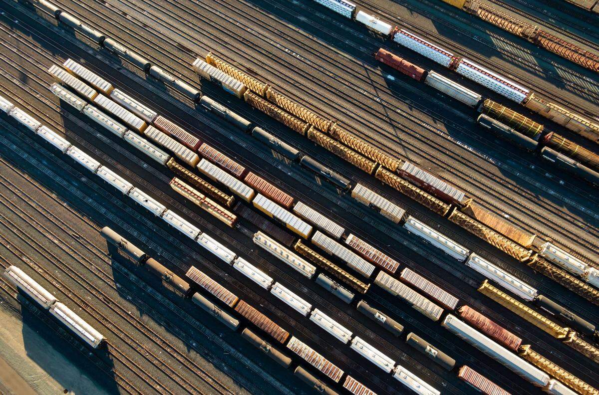 Union Pacific’s J.R. Davis Yard, long touted as the largest railyard on the West Coast, divides an older portion of Roseville along Interstate 80 from the booming subdivisions on the west side of the city. A portion of the yard runs alongside Atlantic Street, one of the areas being considered for improvements as part of the commercial corridors project.