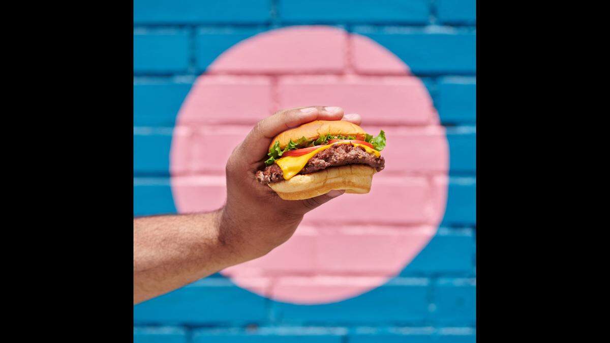 Shake Shack signed a lease to open in an Elk Grove shopping center.