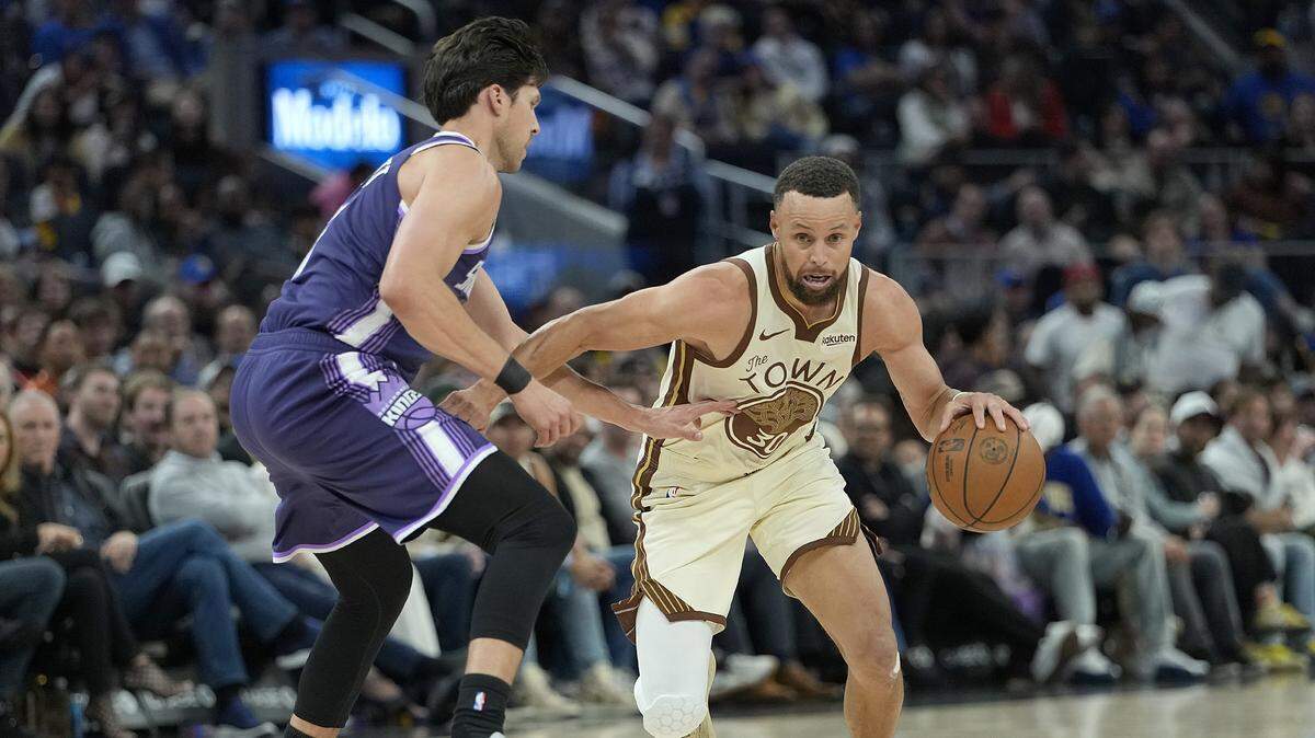 Stephen Curry (30) of the Golden State Warriors drives against Doug McDermott (7) of the Sacramento Kings in the second half at Chase Center on April 07, 2026 in San Francisco.